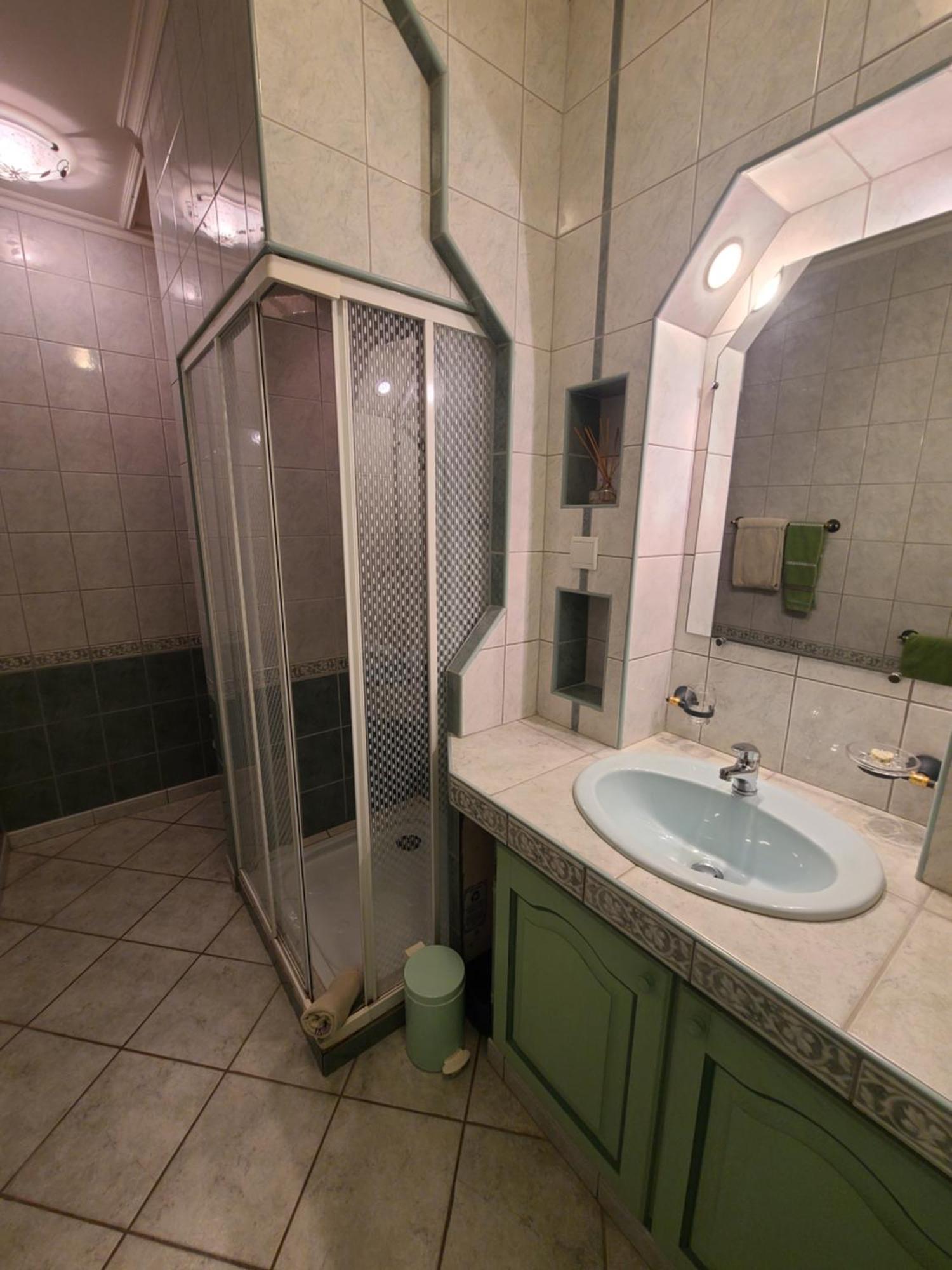 Les Dependances Du Chateau Noailles  Phòng bức ảnh